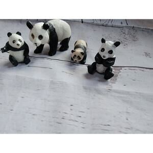 lot of 4 panda bear mom and cubs figures